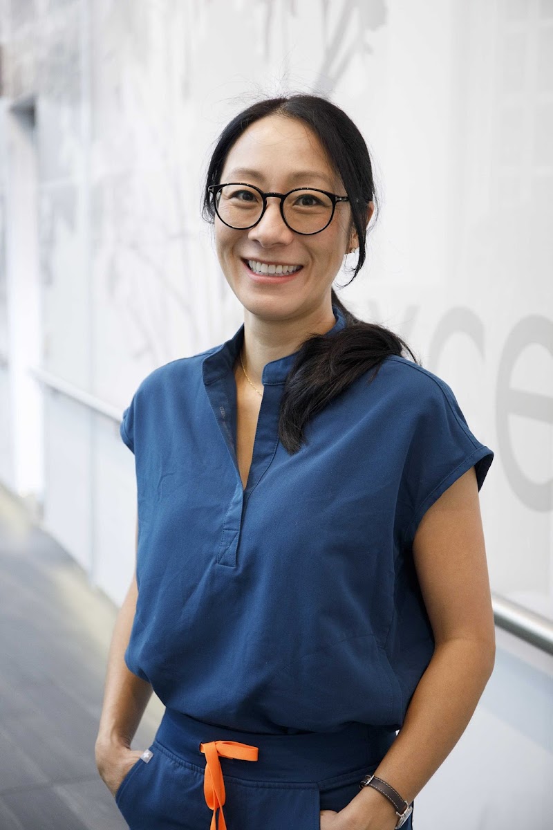 Dr Avelyn Kwok