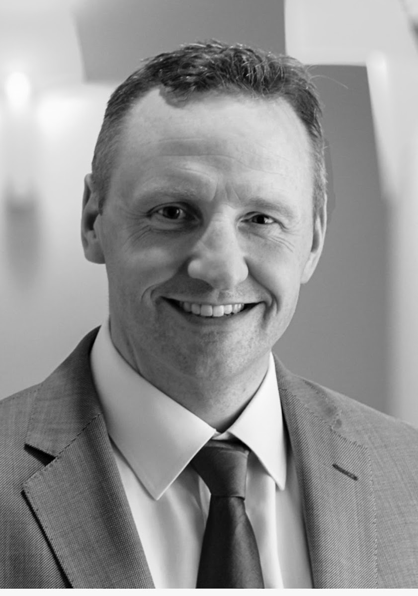 Dr Michael Kernohan FRACS (Plast)
